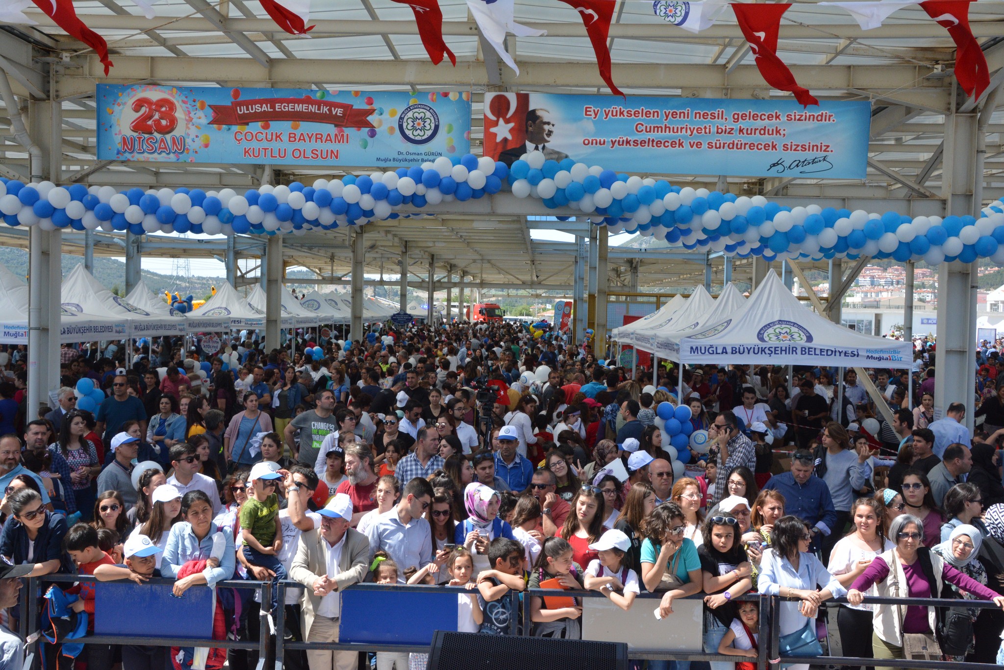 Kutlamalar ve yarışmalar sırasında çocuklar için aday olanlar Kutlamalar ve yarışmalar sırasında çocuklar için aday olanlar